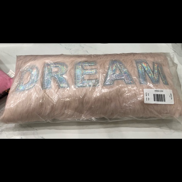 Pillows - Picture 6 of 16